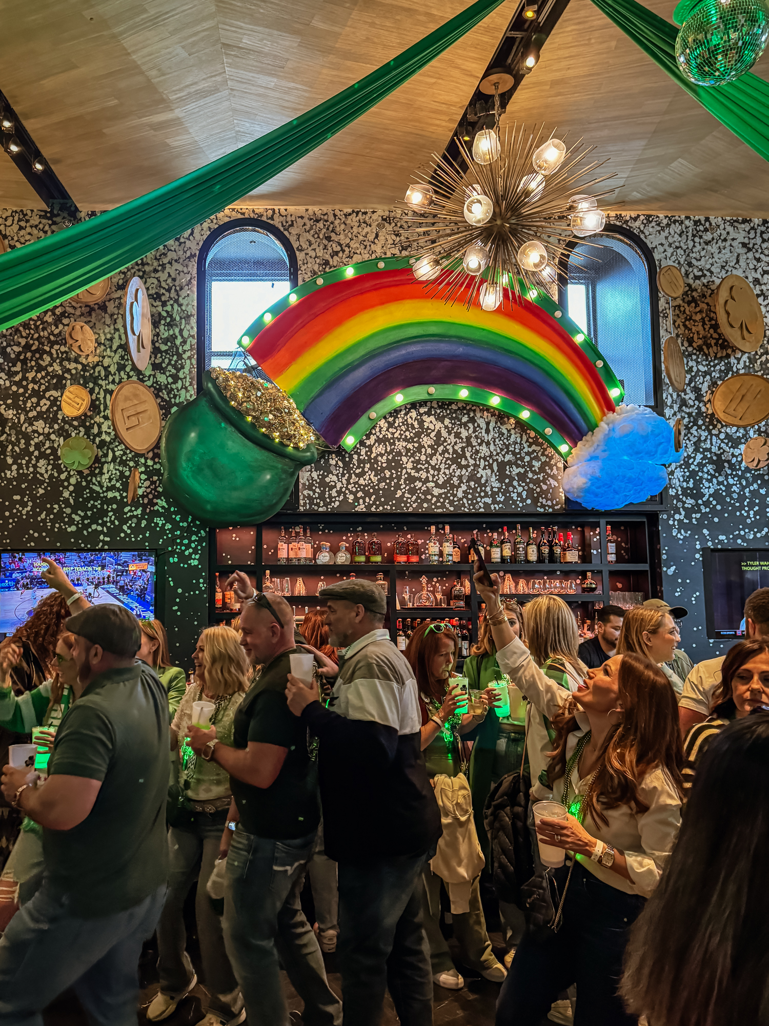 Celebrate St. Patrick’s Day in Style at LondonHouse Chicago’s Annual River Dyeing Viewing Party